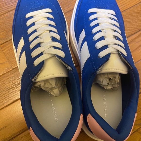 Madden Girl Women’s Navida Sneaker - Picture 2 of 11